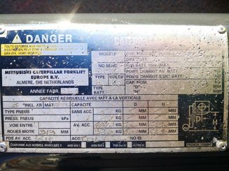 Empilhador de contrapeso 3 rodas Caterpillar EP18NT - 10