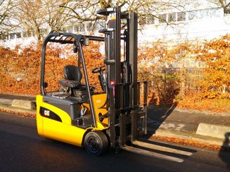 Empilhador de contrapeso 3 rodas Caterpillar EP18NT - 1