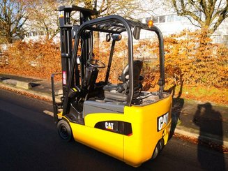 Empilhador de contrapeso 3 rodas Caterpillar EP18NT - 3