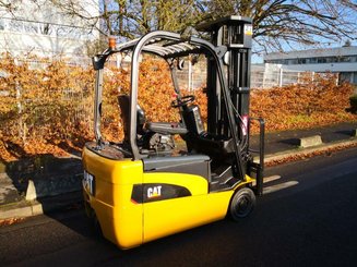 Empilhador de contrapeso 3 rodas Caterpillar EP18NT - 4