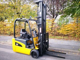 Empilhador de contrapeso 3 rodas Caterpillar EP20NT - 1