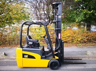 Empilhador de contrapeso 3 rodas Caterpillar EP20NT - 2