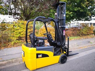 Empilhador de contrapeso 3 rodas Caterpillar EP20NT - 4