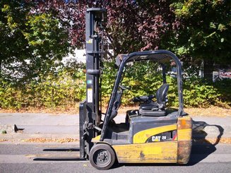 Empilhador de contrapeso 3 rodas Caterpillar EP20NT - 2