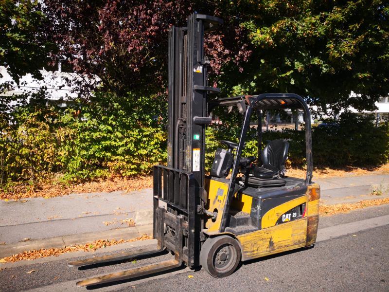 Empilhador de contrapeso 3 rodas Caterpillar EP20NT - 1