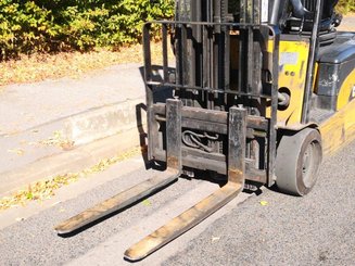 Empilhador de contrapeso 3 rodas Caterpillar EP20NT - 8