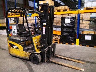 Empilhador de contrapeso 3 rodas Caterpillar EP16NT - 1