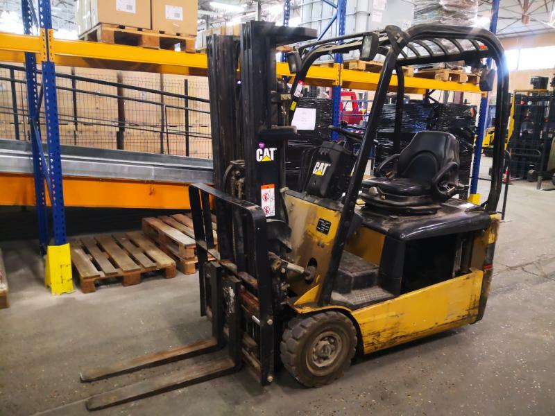 Empilhador de contrapeso 3 rodas Caterpillar EP16NT - 1