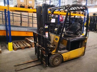 Empilhador de contrapeso 3 rodas Caterpillar EP16NT - 1