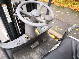 Empilhador de contrapeso 3 rodas Crown SC4220-1,6 - 4