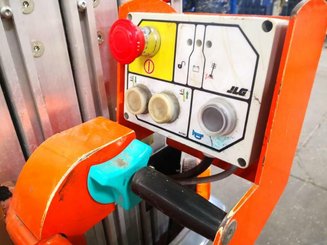 Plataforma com mastro vertical JLG TOUCAN DUO