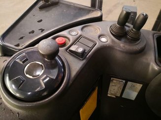 Stacker com condutor transportado Caterpillar NSR12N