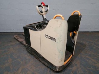 Porta-paletes eléctrico com condutor transportado Crown WT3040