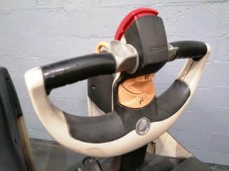 Porta-paletes eléctrico com condutor transportado Crown WT3040