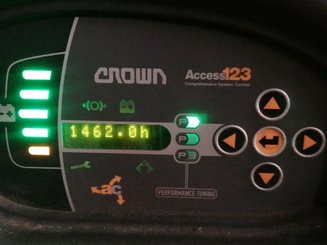Porta-paletes eléctrico com condutor transportado Crown WT3040