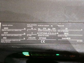 Porta-paletes eléctrico com condutor transportado Crown WT3040
