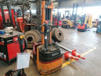 Stacker com condutor a pé STILL EGV10 - 1