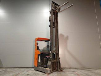 Empilhador retráctil BT RRE 160 - 7