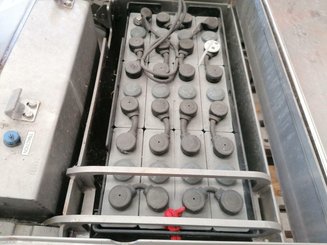 Porta-paletes eléctrico com condutor a pé Ulma EPT20