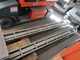 Porta-paletes eléctrico com condutor a pé Ulma EPT20