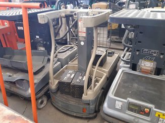 Plataforma com mastro vertical Crown WAVE 50-118