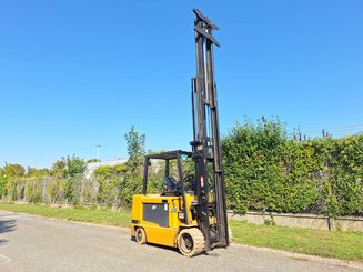 Empilhador de contrapeso 4 rodas Caterpillar EC55N