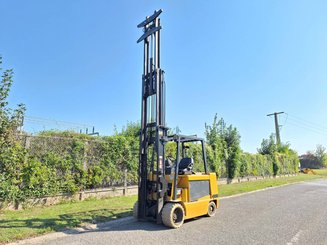 Empilhador de contrapeso 4 rodas Caterpillar EC55N