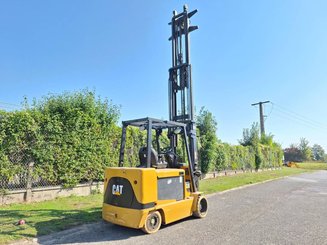Empilhador de contrapeso 4 rodas Caterpillar EC55N
