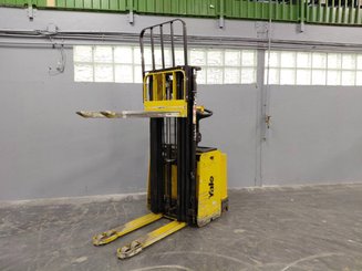 Stacker com condutor a pé Yale MS12X - 6