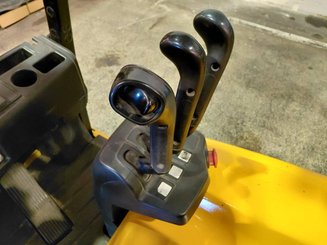 Carreta elevadora elétrica Yale ERP16VT SWB