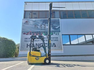 Carreta elevadora elétrica Yale ERP16VT SWB