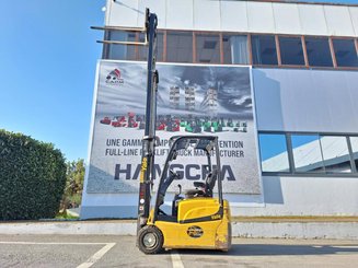 Carreta elevadora elétrica Yale ERP16VT SWB