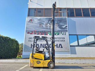 Carreta elevadora elétrica Yale ERP16VT SWB
