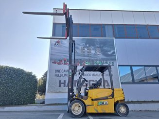 Carreta elevadora elétrica Yale ERP50VM