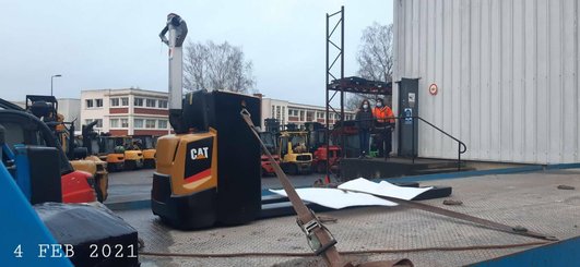 Porta-paletes eléctrico com condutor a pé Caterpillar NPP20N2 - 1