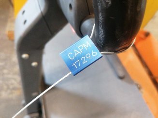 Porta-paletes eléctrico com condutor a pé OMG 330K - 11