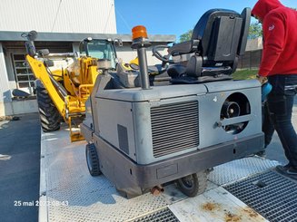 Varredor industrial Kärcher KM130/300RLFG