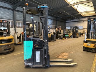 Stacker com condutor transportado Caterpillar NSR20N