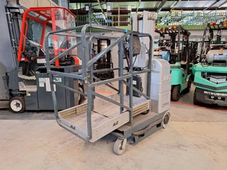 Plataforma com mastro vertical JLG 20MVL