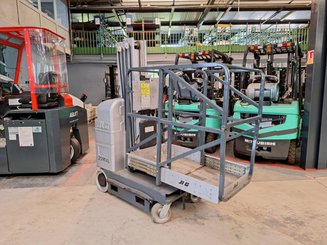 Plataforma com mastro vertical JLG 20MVL
