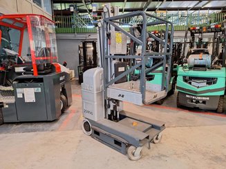 Plataforma com mastro vertical JLG 20MVL