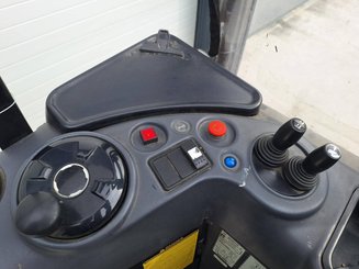 Stacker com condutor transportado Caterpillar NSR20N