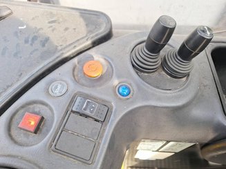 Stacker com condutor transportado Caterpillar NSR20N
