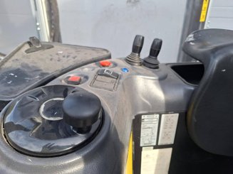 Stacker com condutor transportado Caterpillar NSR20N
