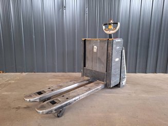 Porta-paletes eléctrico com condutor a pé Crown WP3080