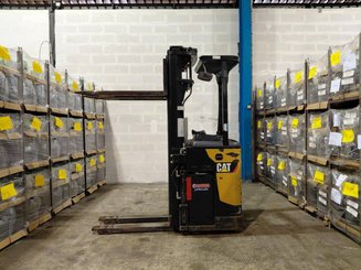 Stacker com condutor transportado Caterpillar NSR20N