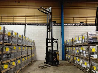 Stacker com condutor transportado Caterpillar NSR20N