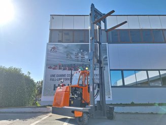 Empilhador retráctil de 4 direcções Hubtex DQ45D