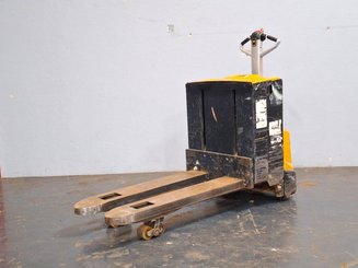 Porta-paletes eléctrico com condutor a pé Caterpillar NPP20N2E