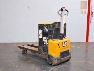 Porta-paletes eléctrico com condutor a pé Caterpillar NPP20N2E